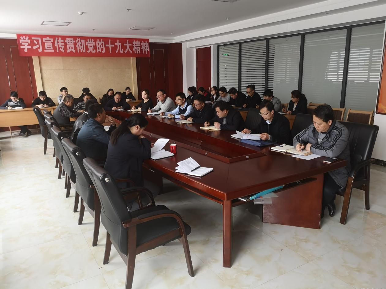 平?jīng)鲢垂菊匍_機關(guān)人員進下屬企業(yè)掛職鍛煉參與生產(chǎn)經(jīng)營工作動員會(圖2) 平?jīng)鲢垂菊匍_機關(guān)人員進下屬企業(yè)掛職鍛煉參與生產(chǎn)經(jīng)營工作動員會(圖2)