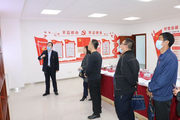 涇川縣循環(huán)經(jīng)濟(jì)產(chǎn)業(yè)園區(qū)管委會副主任袁紅燕一行來我公司考察調(diào)研(圖2) 涇川縣循環(huán)經(jīng)濟(jì)產(chǎn)業(yè)園區(qū)管委會副主任袁紅燕一行來我公司考察調(diào)研(圖2)