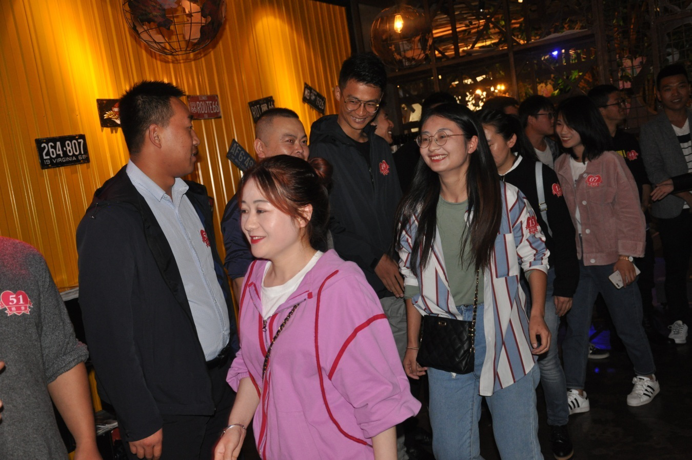 泓源公司舉辦“情定七夕·緣來(lái)是你”政銀企青年聯(lián)誼活動(dòng)(圖4) 泓源公司舉辦“情定七夕·緣來(lái)是你”政銀企青年聯(lián)誼活動(dòng)(圖4)