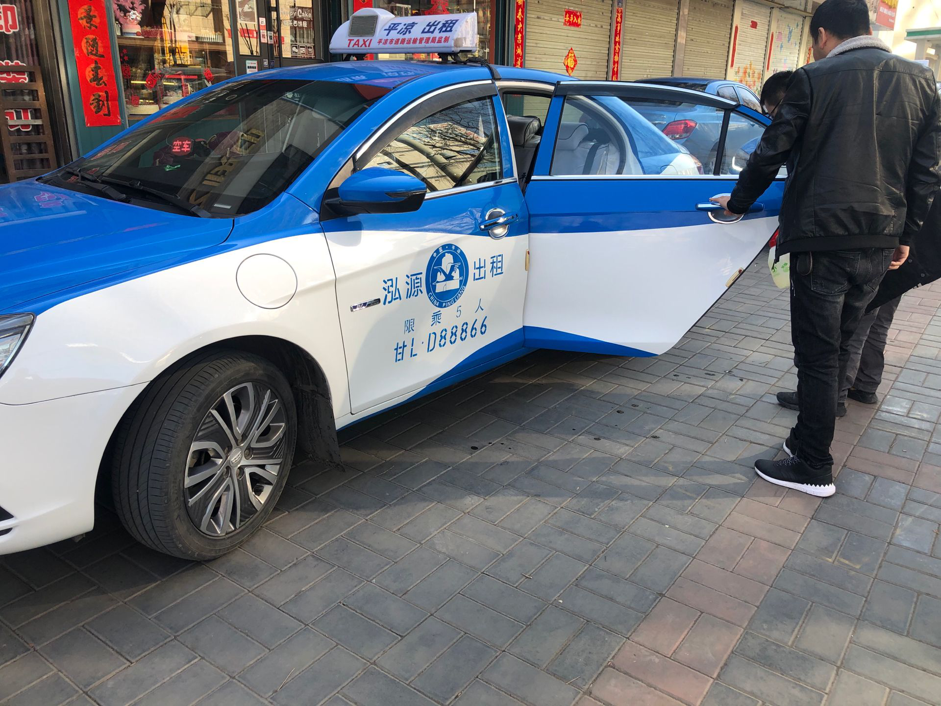 公司領(lǐng)導深入一線督查疫情防控工作(圖2)