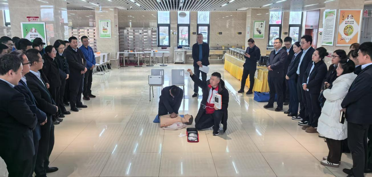 寒冬送溫暖 真情暖人心——市紅十字會機關黨支部與市產投集團公司黨委聯(lián)合開展主題黨日活動(圖3) 寒冬送溫暖 真情暖人心——市紅十字會機關黨支部與市產投集團公司黨委聯(lián)合開展主題黨日活動(圖3)